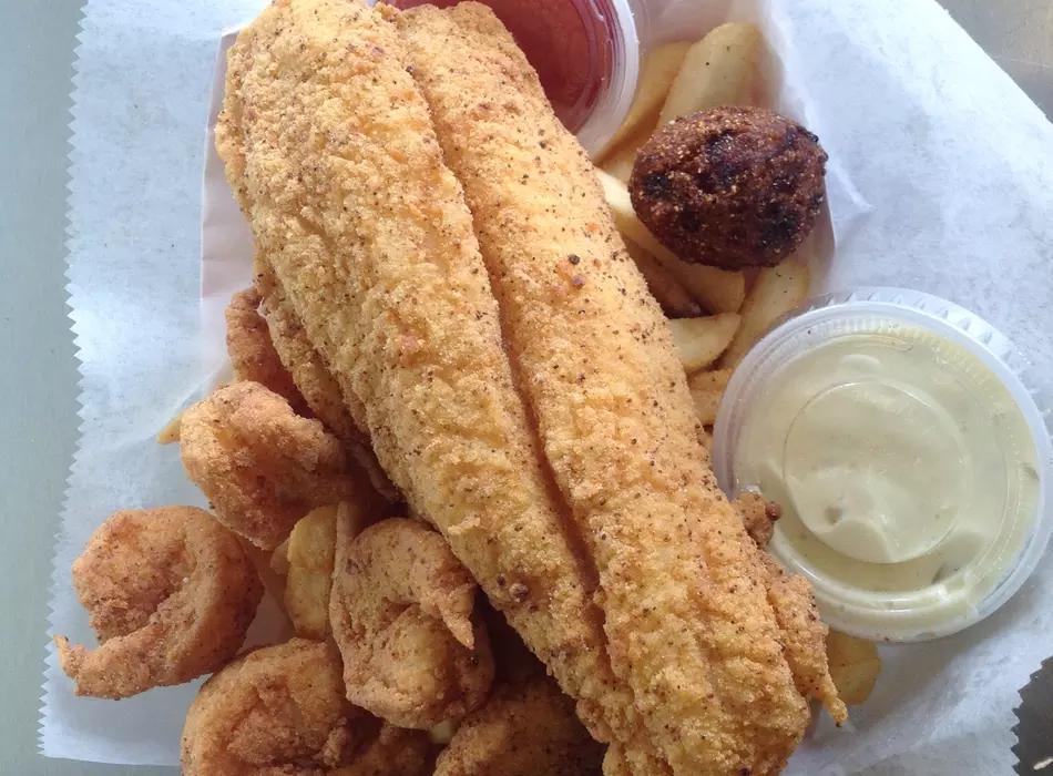 Delicious Kreole Fried Fish & Shrimp Basket