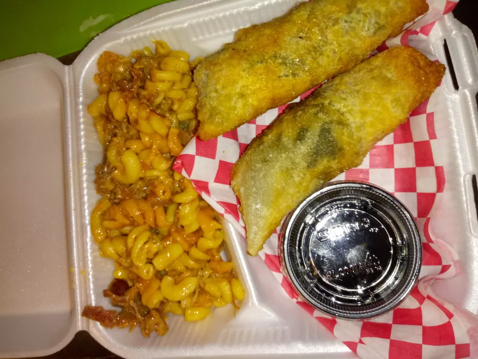 Soulfood eggrolls w/macncheese